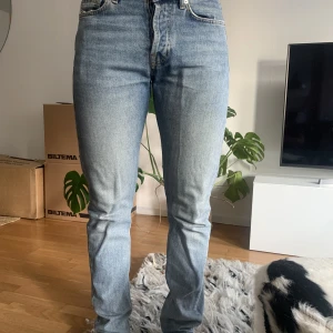Jeans J.Lindeberg  - Jeans från j.lindeberg. Ingen stretch i denimtyget. 