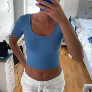 Topp - Topp i fint skick! Kontakt mig vid frågor eller intresse💗