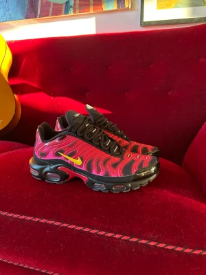 Air Max plus Tn Supreme  - Tja säljer nu mina Nike Tn X supreme.  Storlek 42,5  Pris 1999 kr 
