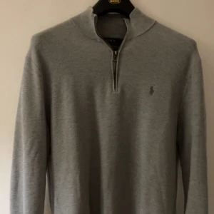 Ralph lauren half zip - Storlek large, 10/10 skick (typ aldrig använt) nypris 1699kr