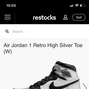 Jordans - Silvriga och svarta jordans nypris  2 920 kr mitt pris 800 kr  Skriv om det är några frågor🙌