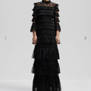 BY MALINA - Säljer min fina bal klänning från by Malina. Använd en gång så är i nyskick. Nypris 4000 kr säljer nu för 2699 kr inklusive frakt. Sänkt till 2299kr!!.