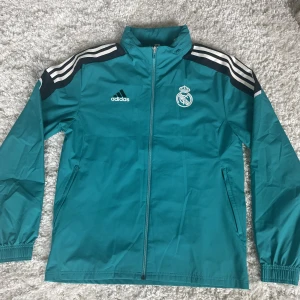 Real Madrid officiell uppvärmningsjacka - Storlek S