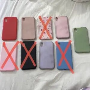 Säljer mobil skal i många olika färger  5-15kr/st beroende på vilket man köper, vissa är rätt smutsiga i kanter osv tyvärr håt detta inte bort dessa kostar endast 5 kr + frakt, alla skalen passar till iPhone XR 
