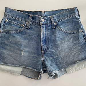 Lågmidjade jeansshort som tyvärr blivit för små🤍 W29 