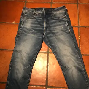 Blåa jeans Längd: 32 Midja: 30  Bra skick 