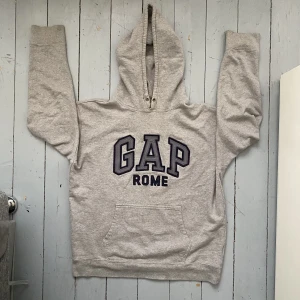 Gap hoodie  - Snygg hoodie som inte kommer till användning, frakt tillkommer:) 