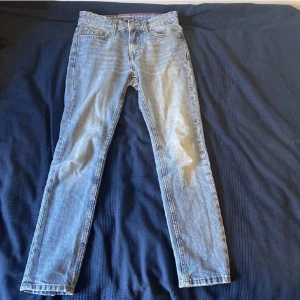 Tommy Hilfiger jeans  - Tommy hilfiger jeans i fint skick. Storlek 152. Går att diskutera priset 