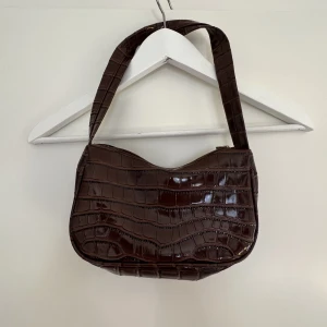 Handväska - Liten handväska från Shein, inga fack på insidan. Shein kvalité.