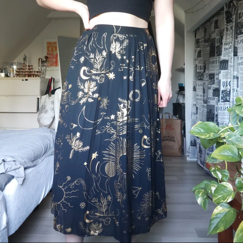 Super fin och unik kjol från 2xtreams i storlek L🤩. Kjolar.