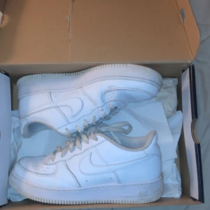 Air force 1 - Säljer min systers air force 1 Nike för dem började bli för små för henne, använda 1 månad
