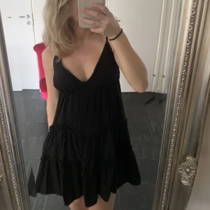 fin somrig klänning  - Så fin klänning, perfekt till sommaren!! I storlek xs men passar s också💕💕pris kan diskuteras