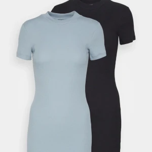 Klänningar - Endast testade, de är ett 2 pack. De är från Even&Odd Tall. De är i XL men är en tajt modell så mer som en L. Nypris för de är 350kr.