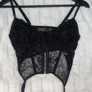 Bustiertopp - Säljer denna fina bustiertopp i strl Xs som aldrig kommit till användning🩷Pris kan diskuteras!