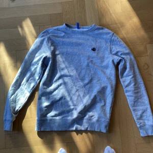 Longarmad tröja - Slick enkel med små sexiga detalj fucking frihets gudinan