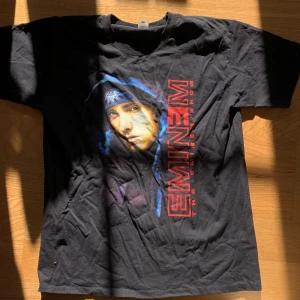 Eminem tshirt  - Tshirt med inga defekter. Har blivit använd och tvättad en gång, därför är den skrynklig 😋 Hör av vid frågor 🫶