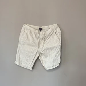 Linne shorts  - Inte använda alls och är och är i ny skick.