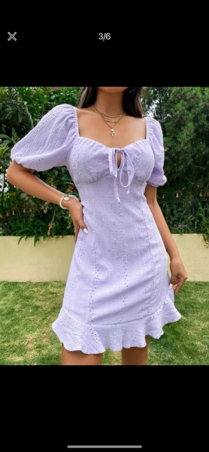Klänning - superfin lila klänning, perfekt för sommaren. enbart testad men passar inte💞