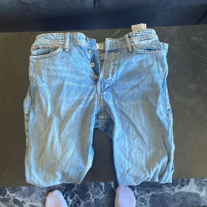 Jeans - Säljer jeans från Jack and Jones! Skick 7/10 passform loose/chris Köpare står för frakt!