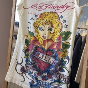 Ed hardy linne - Ascoolt Ed hardy linne! Köpte från SELLPY i storlek s men skulle säga att det är en m