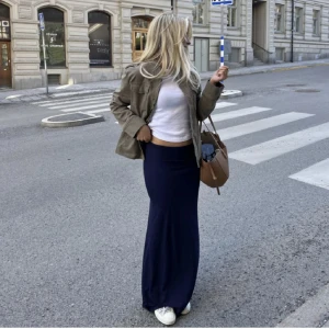 Tillverkning av Low Waist maxi skirt - Säljer just nu dessa populära kjolarna som jag syr själv och som är som dem som säljs på Nelly för ett billigare pris! Man kan välja längden själv på hur lång man vill att kjolen ska vara. Finns massa färger att välja mellan!💞
