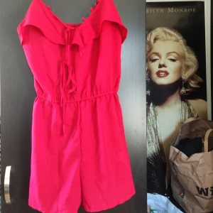 Jumpsuit  - Passar Stl S-M nyskick 