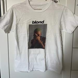 T shirt med tryck från Frank Oceans album ’Blonde’