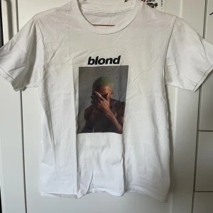 Blonde T shirt - T shirt med tryck från Frank Oceans album ’Blonde’