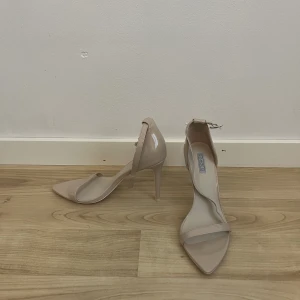 Nude heels - aldrig använd, från Nelly