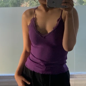 Lila linne - lila linne 💜 strl M/L stretchig av sig,  40kr + frakt (postnord) 