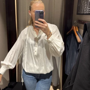 Massimo dutti blus  - Superfin blus från Massimo dutti endast använd 2 gånger