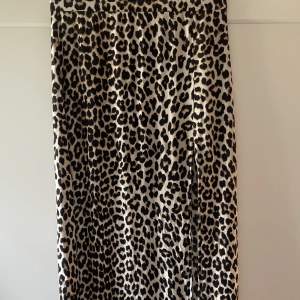 Lång kjol från hm, leopard