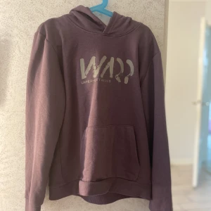 Tröja  - En fin tröja som aldrig är använd. Jag köpte den för 199kr och säljer den för 99kr plus frakt 