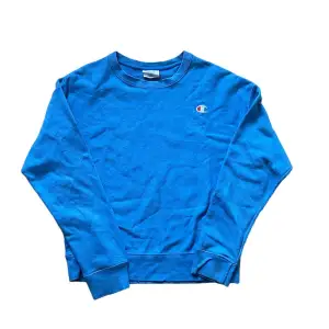 Blue champion sweatshirt small, kom dm vid frågor eller fler bilder!