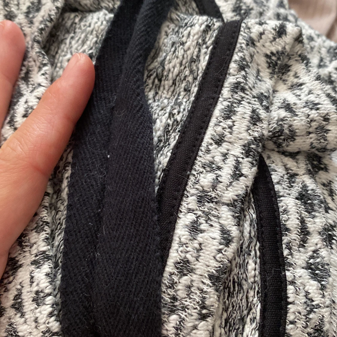 Svartvit cardigan  - 90