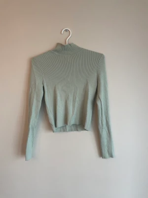 Polo tröja - Mint grön stickad polotröja från hm i storlek M