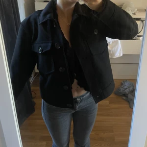 Kort kappa - En superfin lite kortare kappa, perfekt nu till hösten✨