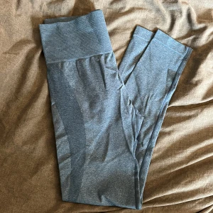 Träningstights  - Vet ej vars ifrån dessa träningstights är men är i bra skick och knappt använda💛