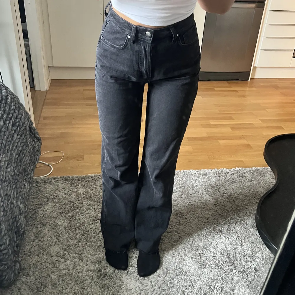 Superfina! Storlek 27/32 men passar mig som brukar ha 25/30 ❤️. Jeans & Byxor.