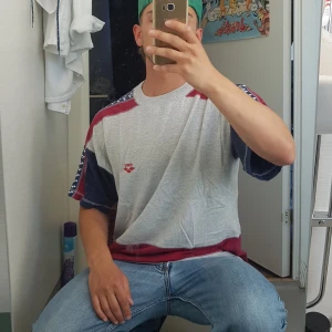 Vintage tisha arena - arena tisha. Storlek upp till xl. Berors på hur baggy du vill ha de