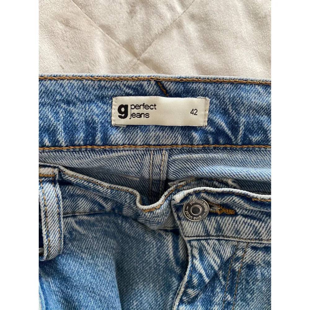 Jättefina och sköna jeans från Gina tricot, rak modell. ✨ Säljes pga passar ej längre. Fint skick!. Jeans & Byxor.