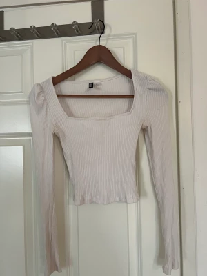 Långärmad topp - Jättefin ribbad långärmad topp från hm, nyskick💕