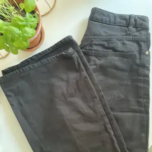 Vida jeans från Gina Tricot. Storlek 36. Knappt använda då de är lite små för mig. 