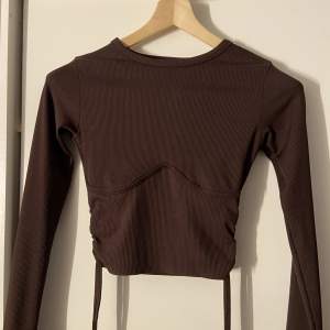 Långärmad tröja från Prettylittlething i strl S, fint skick! 🥰