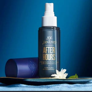 Sol de Janeiro LIMITED EFITION💙 - Den nya sol de Janeiro misten! 😍🤌🏽 luktar så gott! Denna är lilited edition jag säljer den då jag köpte den som ett spontanköp och jag behöver inte fler parfymer 😅 denna luktar starkare än deras andra dofter. Denna passar nu till hösten🍂🤎🥵