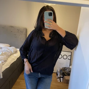 isabel marant blus - Sååå fin!!! stl s/m! älskar spetsen i toppen! säljer billigt då den är använd😽💋