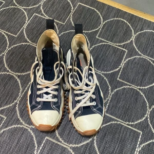 Converse run Star motion  - Har knappt andvänt dem men gillar inte dem längre Köpta för 1500 