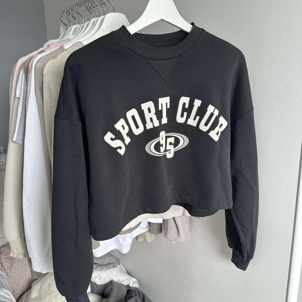 Sweatshirt från Gina tricot . Hoodies.