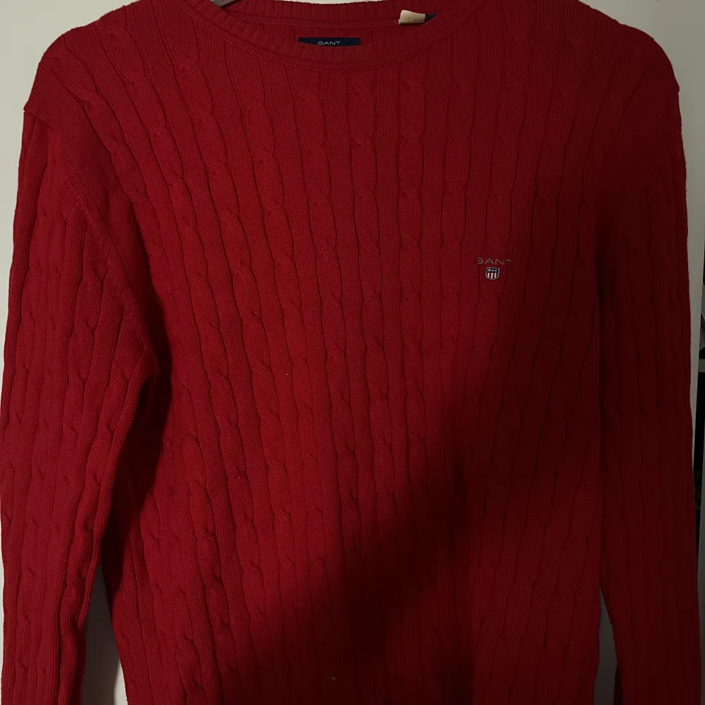 Gang stickad röd tröjan, använt några gånger men det var länge sedan . Stickat.