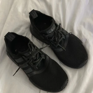 Nmds  - Svarta gymskor/ jogging skor, använda ett antal ggr! 